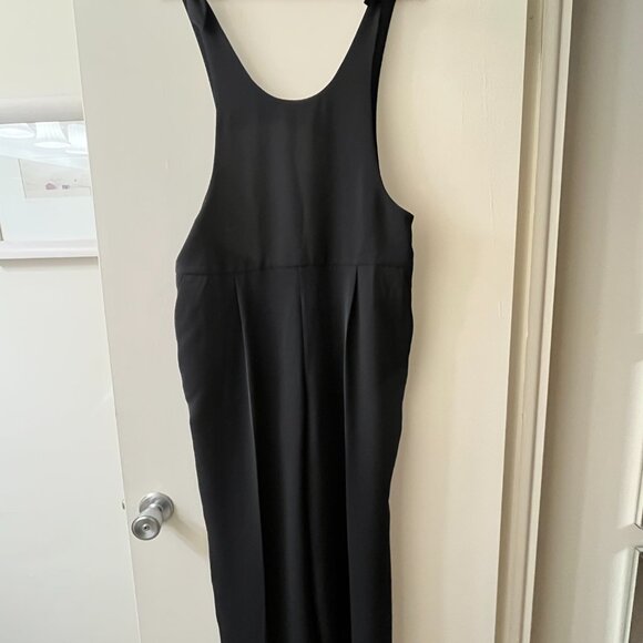 NWT EXPRESS Womens Black Wide Leg Jumpsuit Medium Petite Pockets Bow Tie Straps - Picture 2 of 6